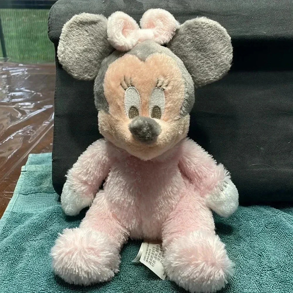 Disney toys/ Disney parks Minnie Mouse rattle plush - Picture 1 of 9